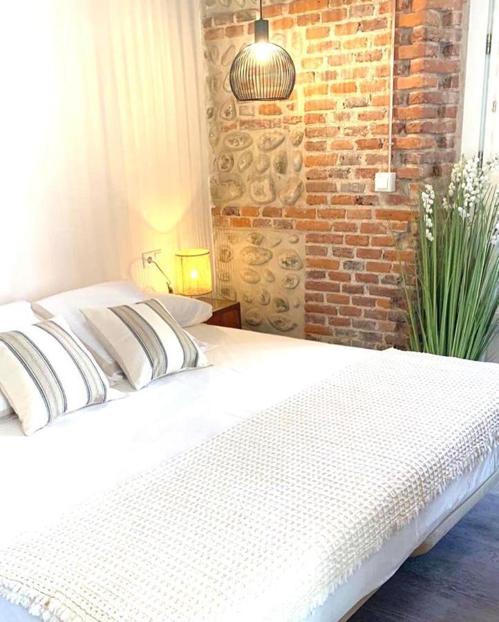 Albany Ancha Hotell León Exteriör bild A bedroom at the Old Mill