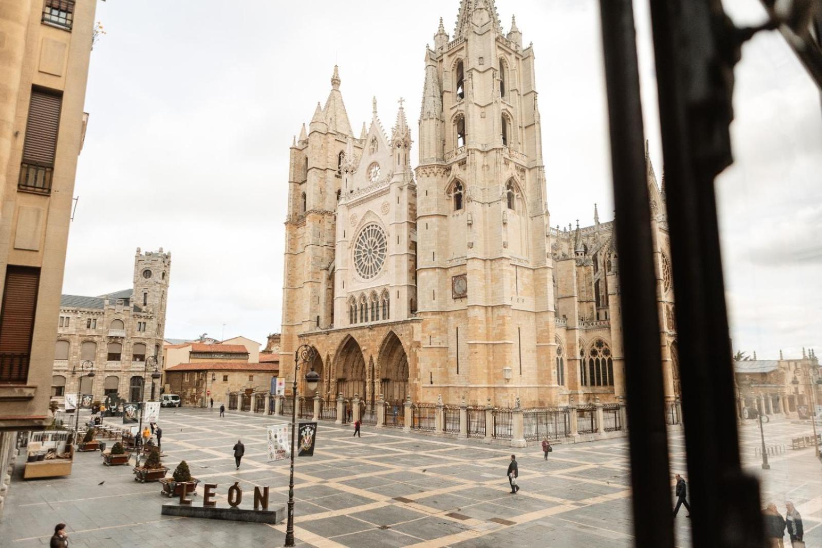 Albany Ancha Hotell León Exteriör bild León Cathedral