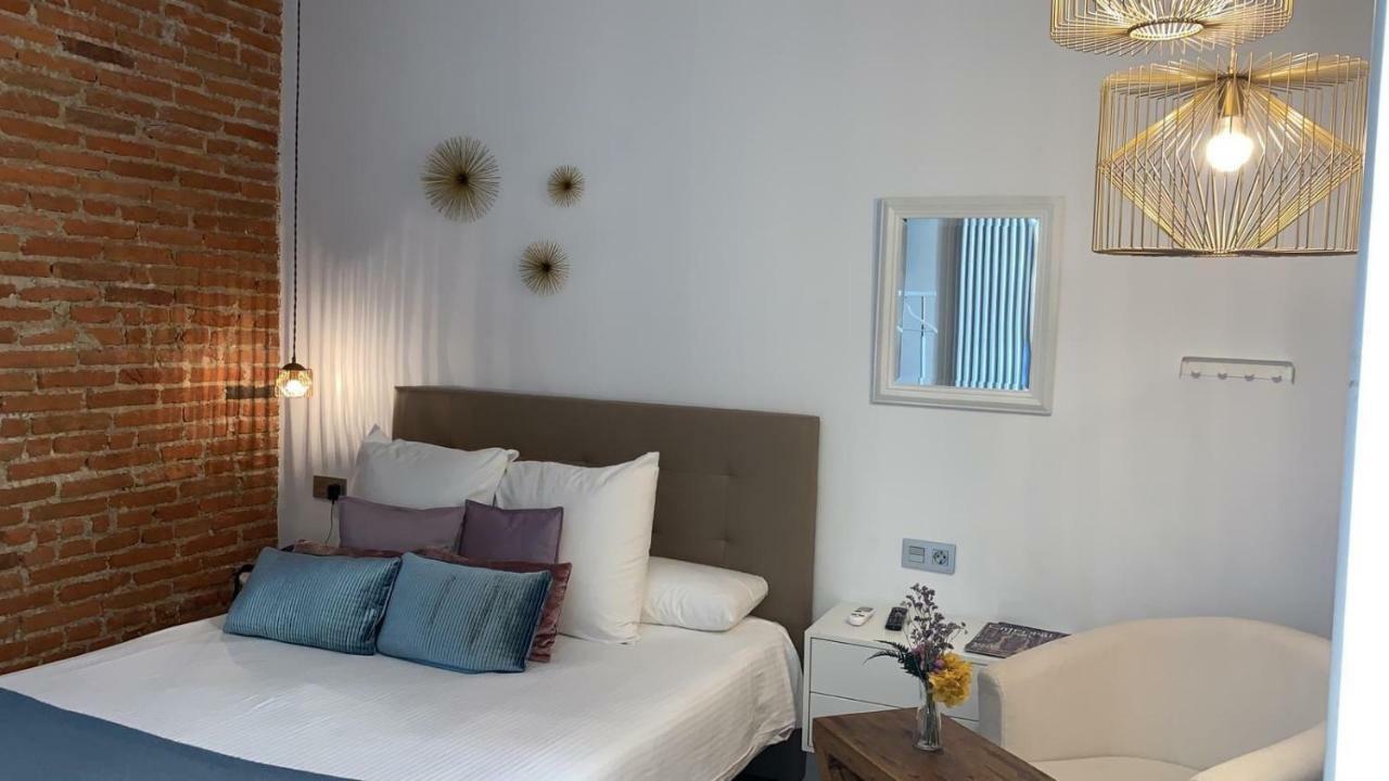 Albany Ancha Hotell León Exteriör bild A bedroom at the hotel